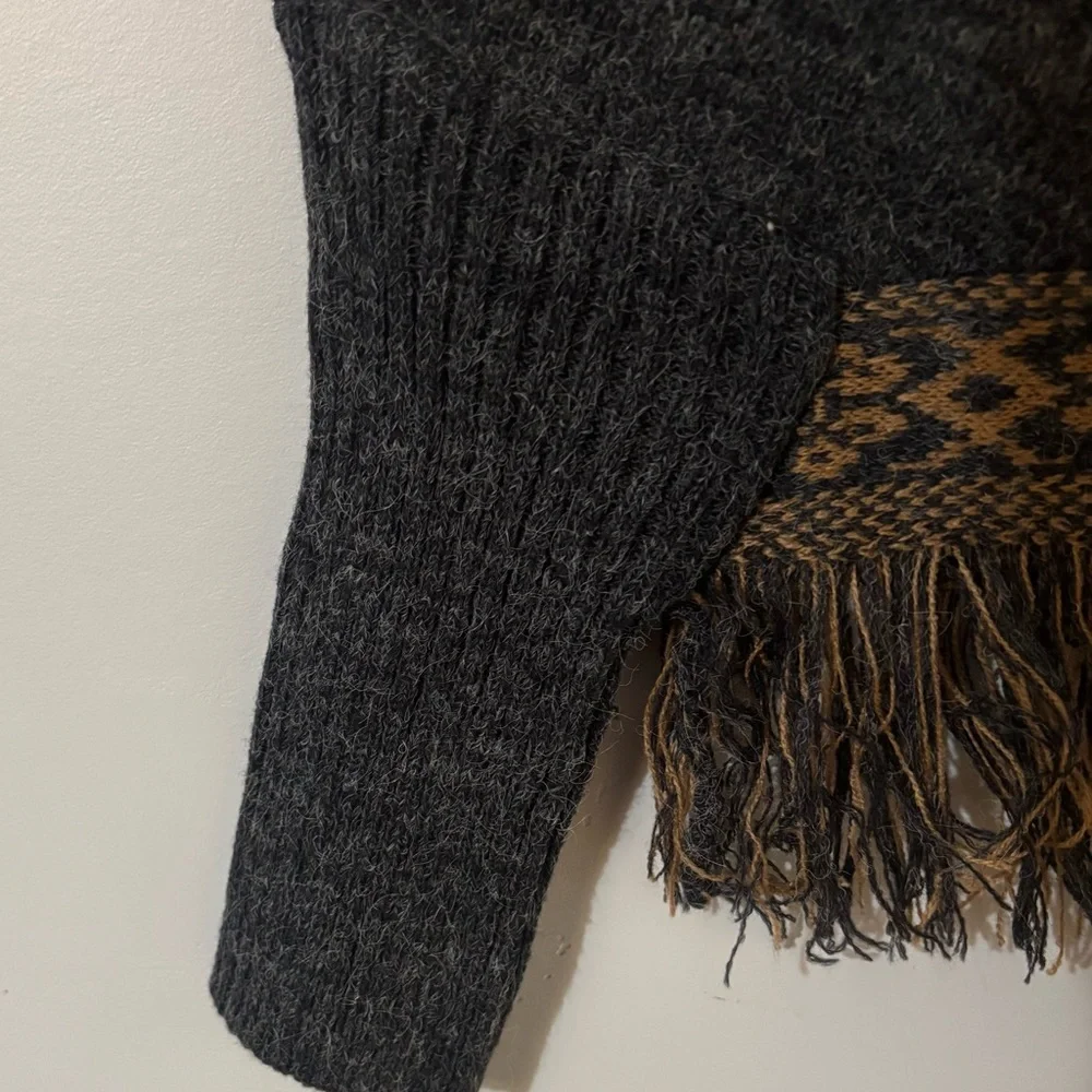 Suzy Shier grey white and Brown Poncho - Picture 2 of 3